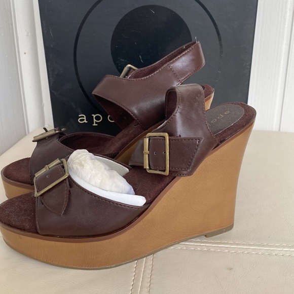 Sandals - Picture 3 of 5